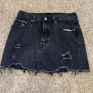 Black Levi’s denim skirt